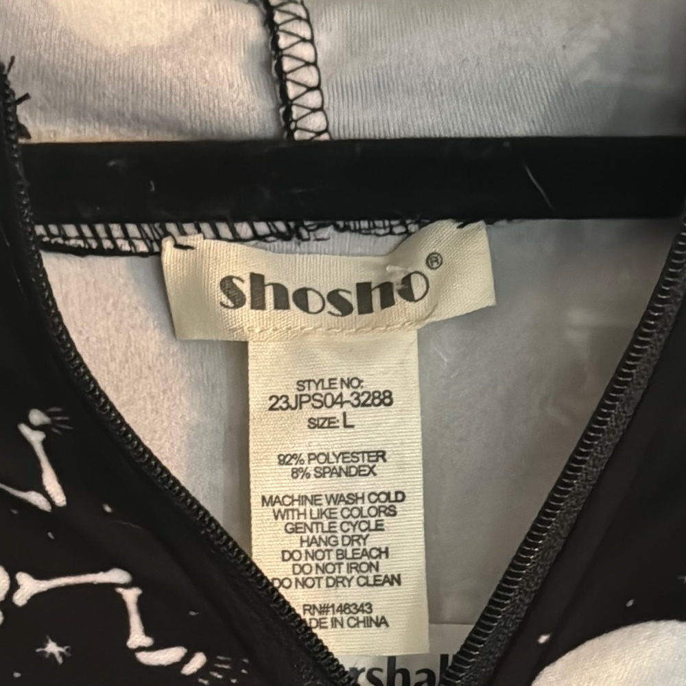 SHOSHO ONSIE LOUNGEWEAR / PAJAMA Black and White Skull Print 1/4 zip - Picture 6 of 11